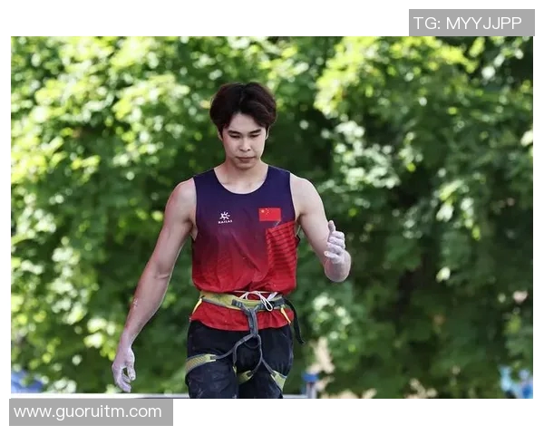 攀岩之巅:深入南京攀岩队的比赛历程与经验分享 攀岩之巅:深入南京攀岩队的比赛历程与经验分享